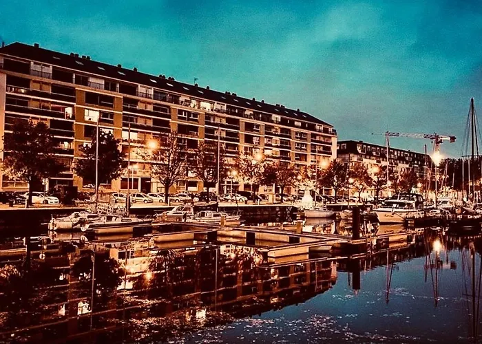 Belle Appartement lumineux avec balcon plein centre .